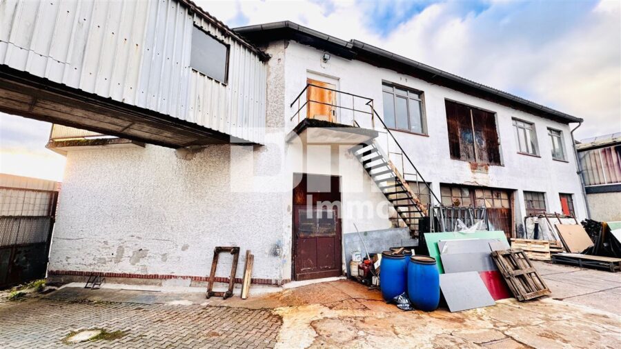 Modernisierter Gewerbekomplex (2 Gebäudeteile) mit langfristigem Mieter + freie Flächen im OG - Frontansicht Gebäude 4